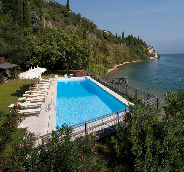 Albergo con piscina lago di Garda